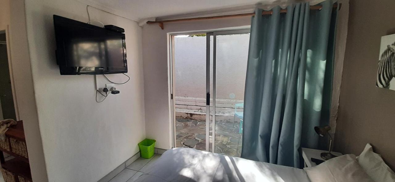 Self-Catering Studio, Unit 3 On Krupp Виндхук Экстерьер фото