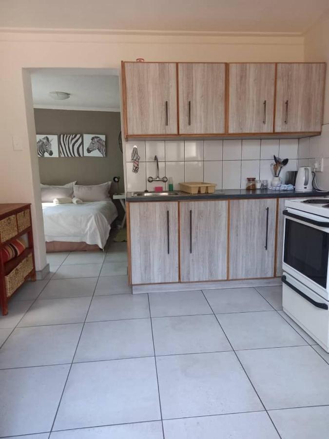 Self-Catering Studio, Unit 3 On Krupp Виндхук Экстерьер фото